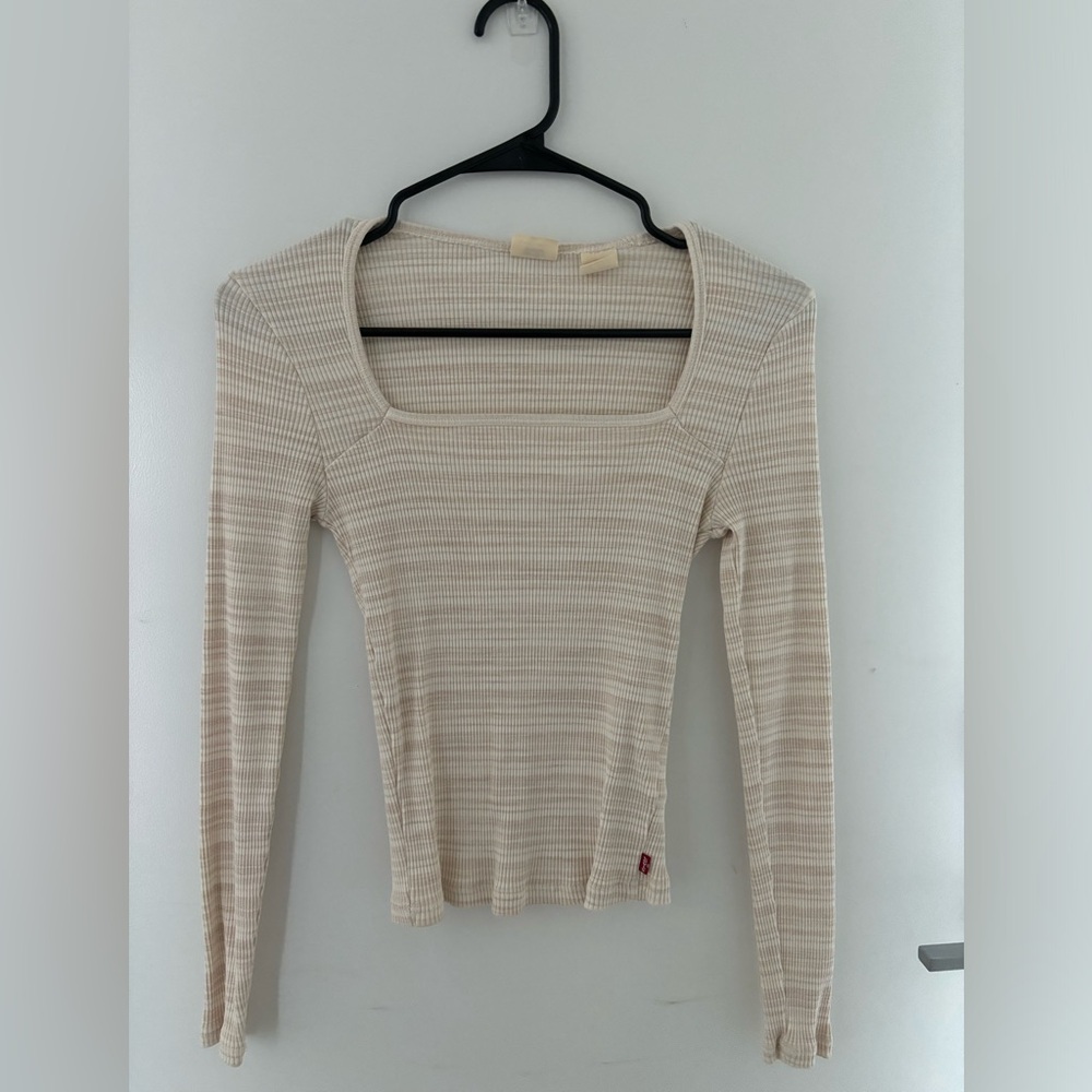 Never worn Levi’s top